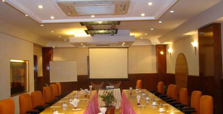 Celebrity Boutique Hotel Hyderabad Bagian luar foto